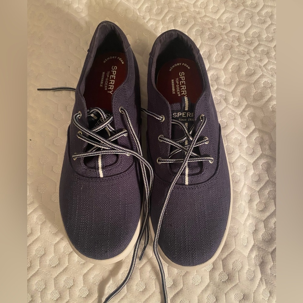 New in box. Boys/Men’s Sperry Canvas Sneakers